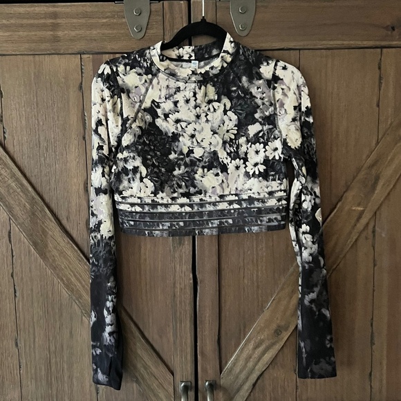 Free People Movement Idris Floral Mesh Crop Top Mock Neck Size Medium EUC - Picture 2 of 7